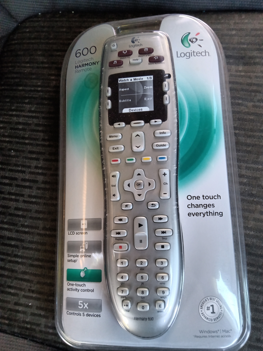 Logitech Harmony 600 Universal Remote in Silver